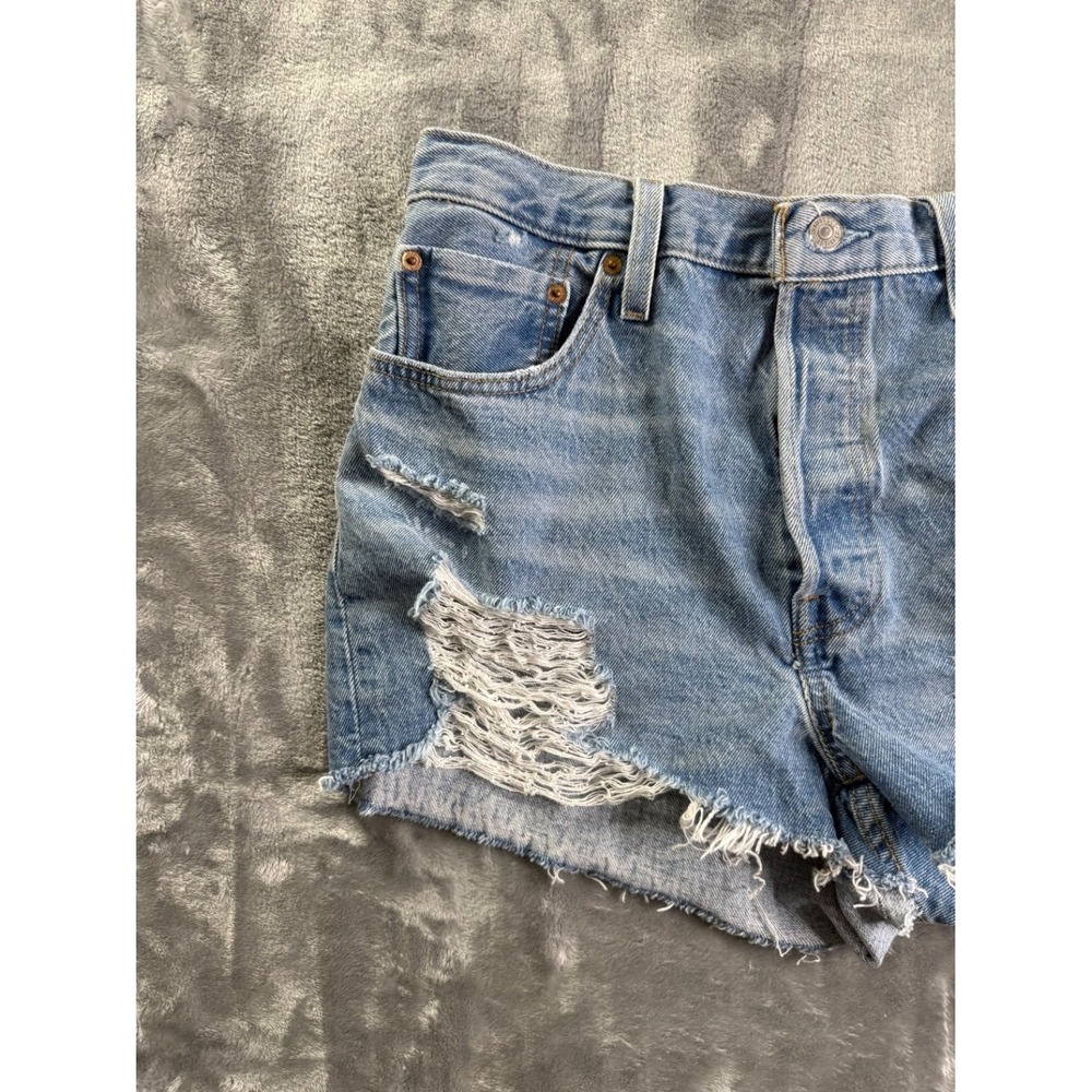 Levi's 501 Original High Rise Cut-Off Denim Shorts Women Light Wash NWT EU 33 - Picture 2 of 8